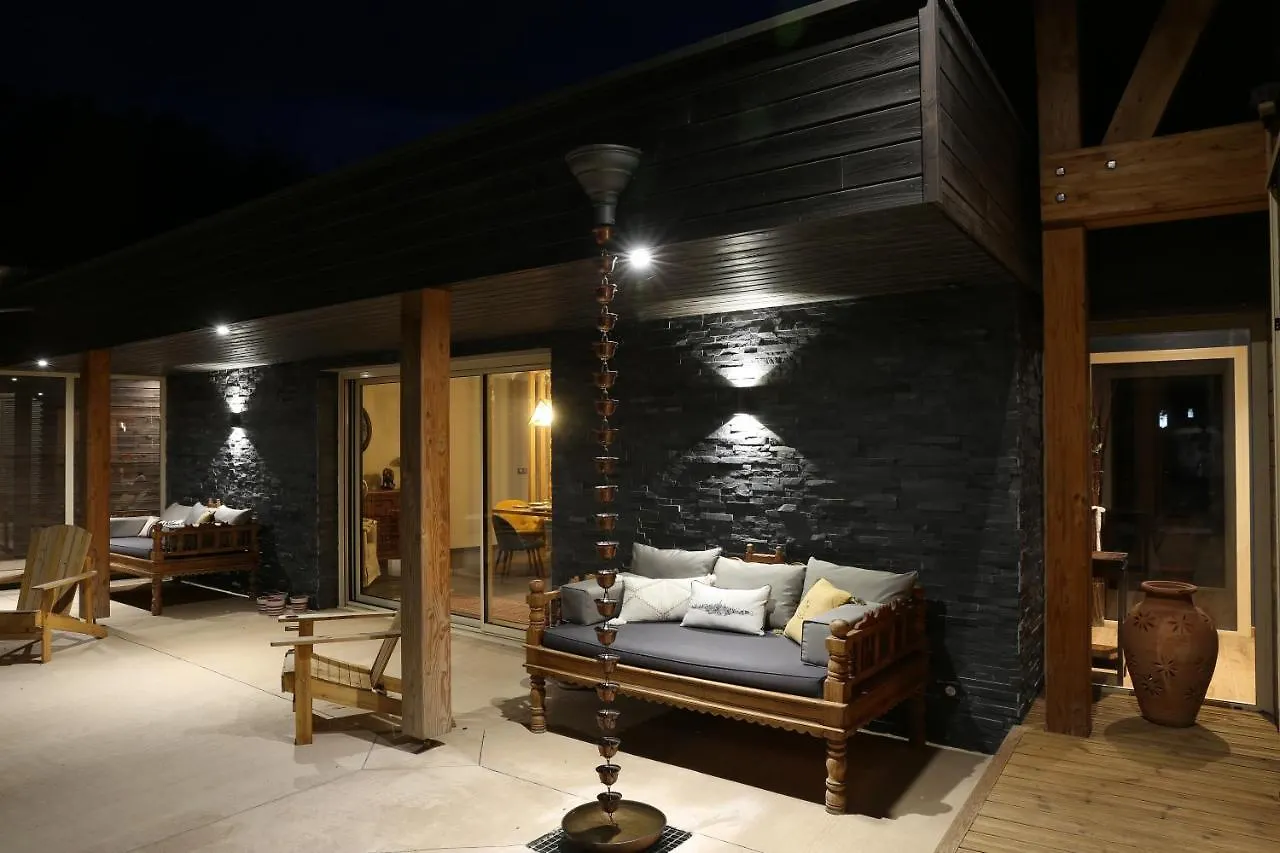 La Transparence Rochefort-Montagne Bed & Breakfast